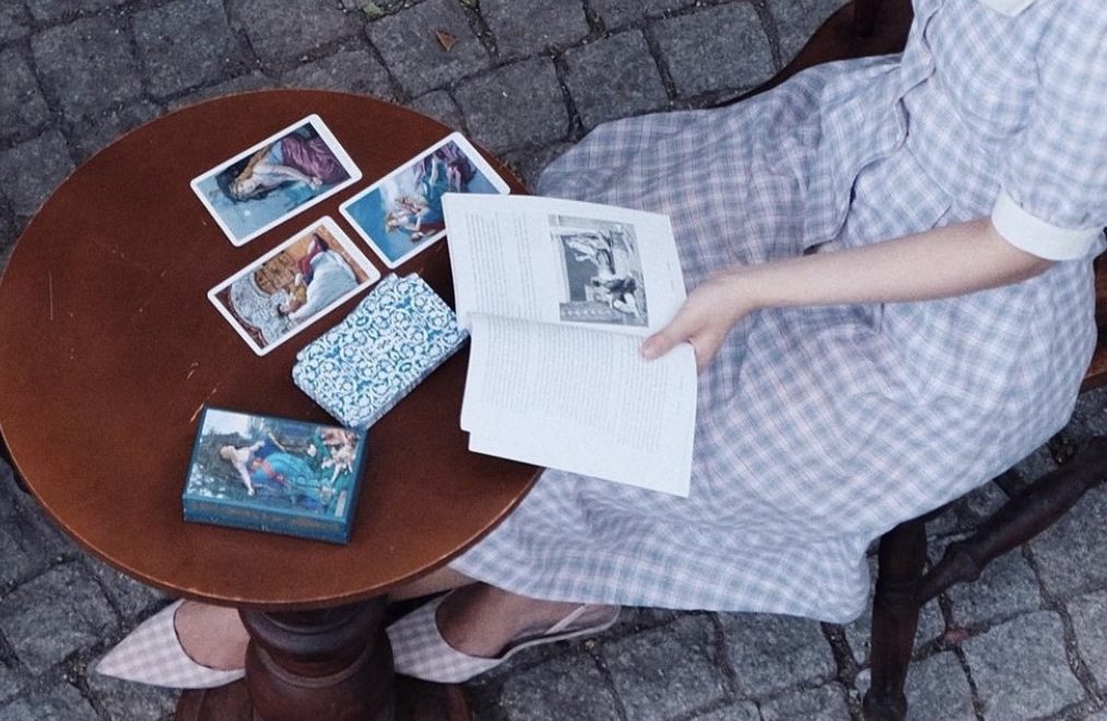 Đặt câu hỏi tốt trong Tarot